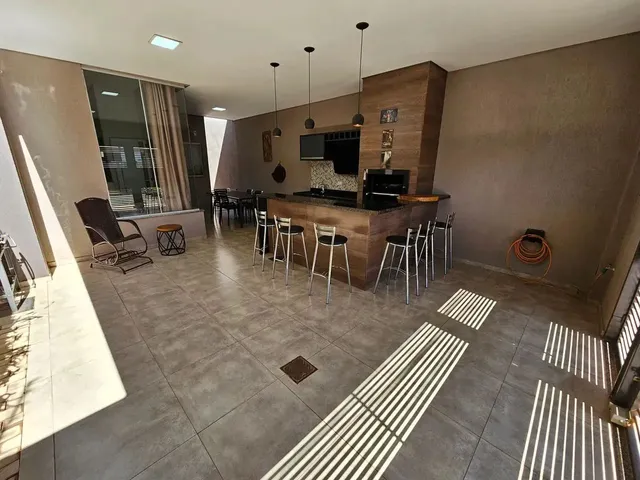 Imagem: A casa possui 2 Dormitórios, 2 Banheiros, 1 Vaga na