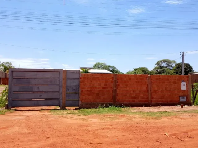 Imagem: A casa possui 2 Dormitórios, 2 Banheiros, 2 Vagas na