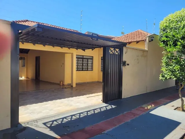 Imagem: A casa possui 3 Dormitórios, 1 Suíte, 3 Banheiros, 3