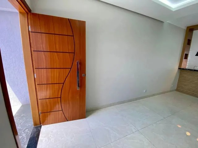 Imagem 5: Casa À Venda com Suíte e Amplo Quintal em Localização Privilegiada Próxima À Lagoa