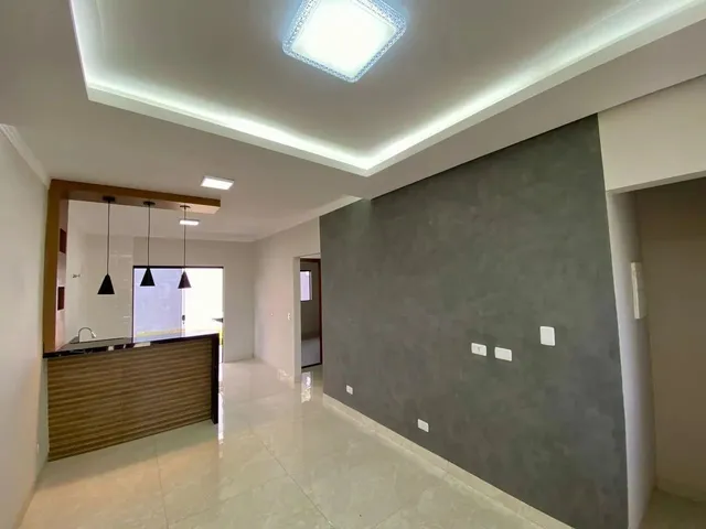 Imagem 4: Casa À Venda com Suíte e Amplo Quintal em Localização Privilegiada Próxima À Lagoa