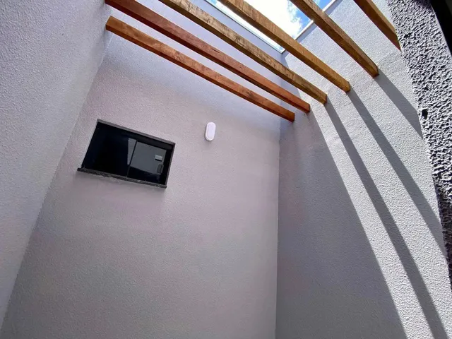 Imagem 14: Casa À Venda com Suíte e Amplo Quintal em Localização Privilegiada Próxima À Lagoa