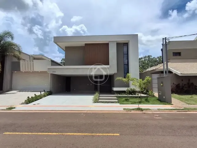 Imagem: A casa possui 1 Dormitório, 1 Suíte, 5 Banheiros, 2 Vagas