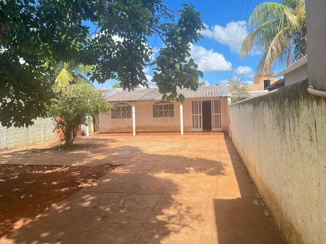 Imagem: A casa possui 2 Dormitórios e está localizado em