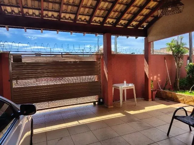 Imagem 3: Casa Espaçosa com Edícula