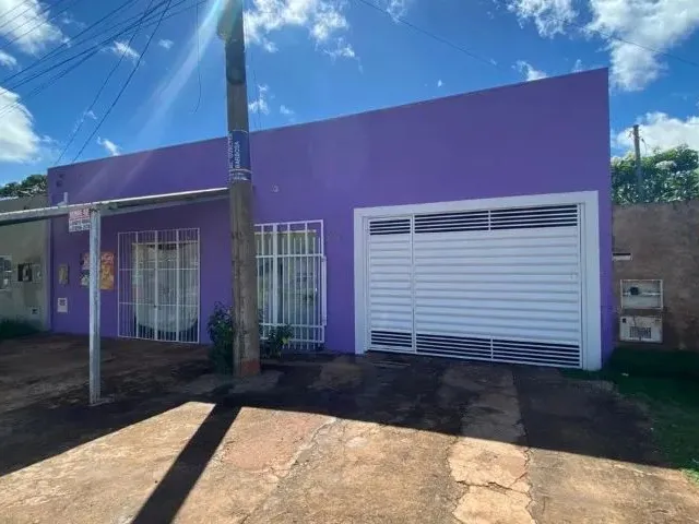Imagem: A casa possui 3 Dormitórios, 1 Suíte, 3 Banheiros, 3