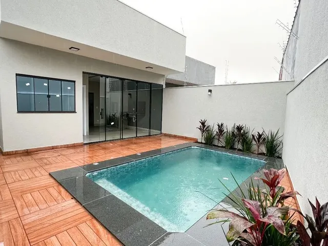 Imagem: A casa possui 3 Dormitórios, 1 Suíte, 3 Banheiros, 2