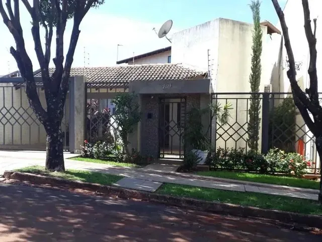 Imagem: A casa possui 3 Dormitórios, 1 Banheiro, 3 Vagas na