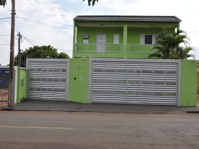 Imagem: Excelente Sobrado com Salão Amplo no Térreo