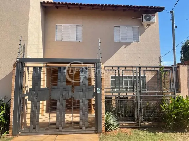 Imagem: A casa possui 2 Dormitórios, 2 Banheiros, 1 Vaga na