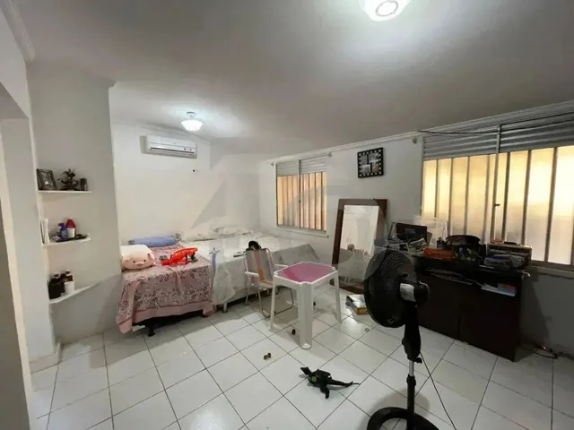 Imagem 4: Casa Espaçosa À Venda com 393,4M² e Quintal no Aeroporto