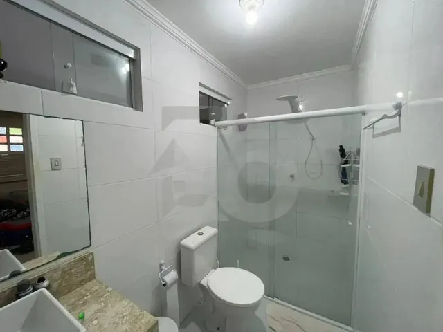 Imagem 9: Casa Espaçosa À Venda com 393,4M² e Quintal no Aeroporto