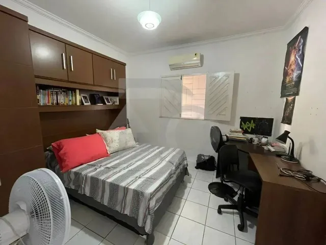Imagem 16: Casa Espaçosa À Venda com 393,4M² e Quintal no Aeroporto