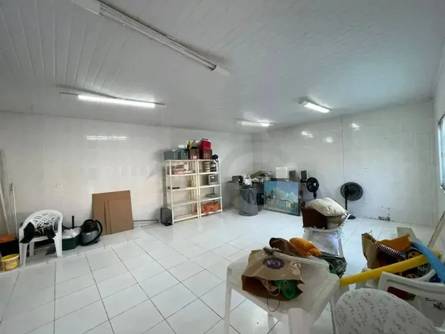Imagem 10: Casa Espaçosa À Venda com 393,4M² e Quintal no Aeroporto