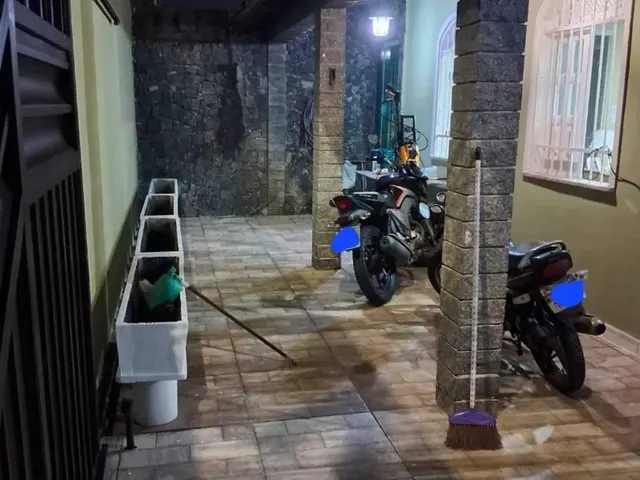 Imagem 9: Casa em Rua Pública - Orlando Dantas [27493