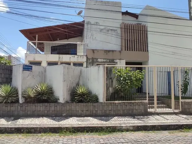 Imagem: A casa possui 4 Dormitórios, 4 Suítes, 5 Banheiros, 3