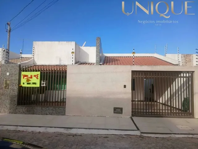 Imagem 1: Excelente Casa com 3 Quartos, Sendo 2 Suítes e Piscina na Aruana - 206274 [9890