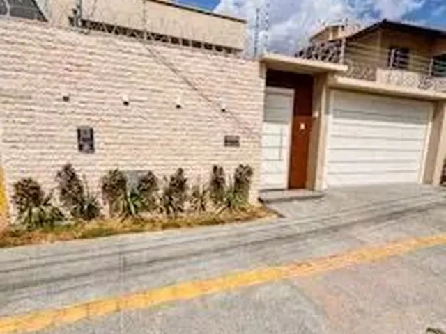 Imagem: Casa com 3 Dormitórios À Venda, 215 M²