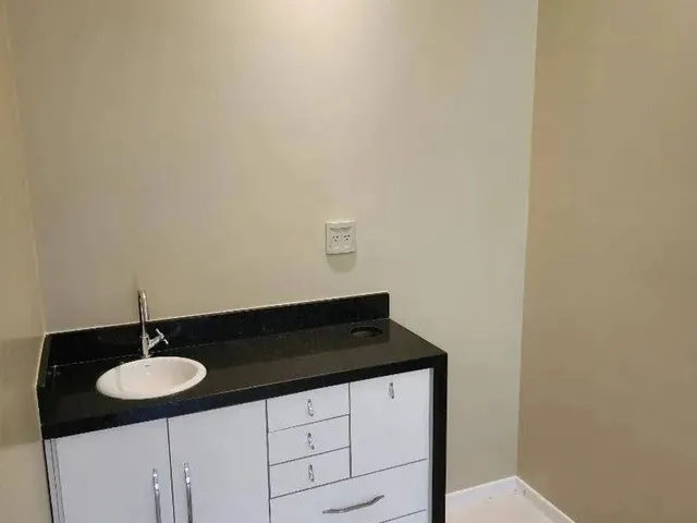 Imagem 12: Barra - Centro Empresarial Barrashopping - Ampla Sala Reformada com Vaga