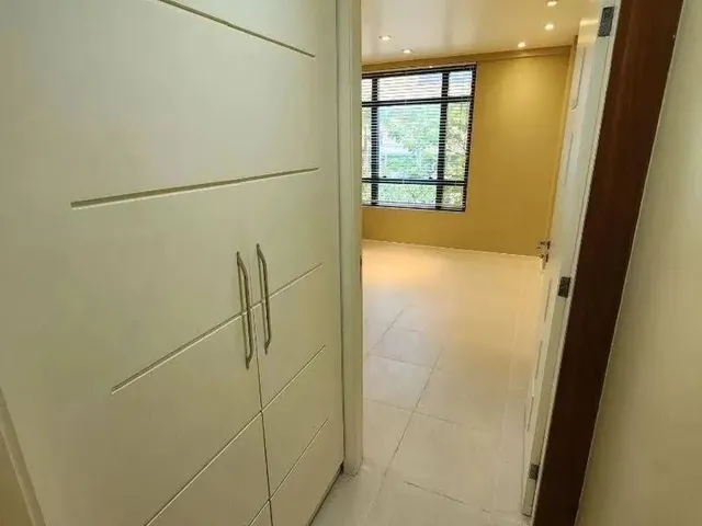 Imagem 11: Barra - Centro Empresarial Barrashopping - Ampla Sala Reformada com Vaga
