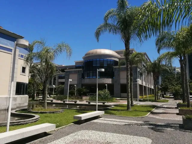 Imagem 15: Barra - Centro Empresarial Barrashopping - Ampla Sala Reformada com Vaga