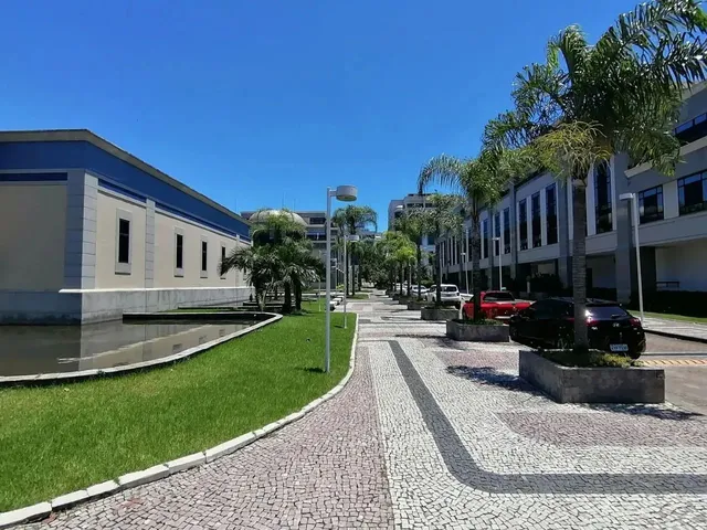 Imagem 8: Barra - Centro Empresarial Barrashopping - Ampla Sala Reformada com Vaga