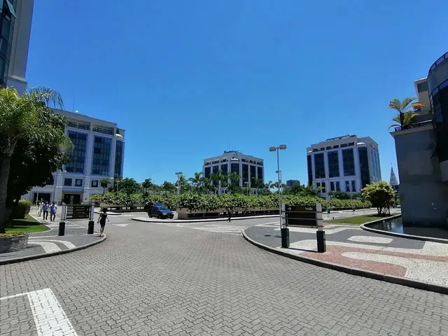 Imagem 4: Barra - Centro Empresarial Barrashopping - Ampla Sala Reformada com Vaga