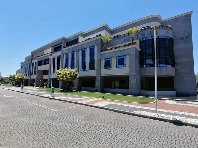 Imagem 5: Barra - Centro Empresarial Barrashopping - Ampla Sala Reformada com Vaga