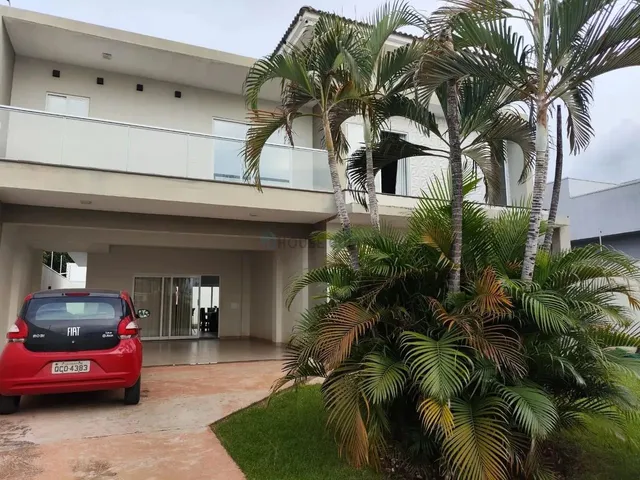 Imagem: A casa possui 3 Dormitórios, 3 Suítes, 4 Banheiros, 4