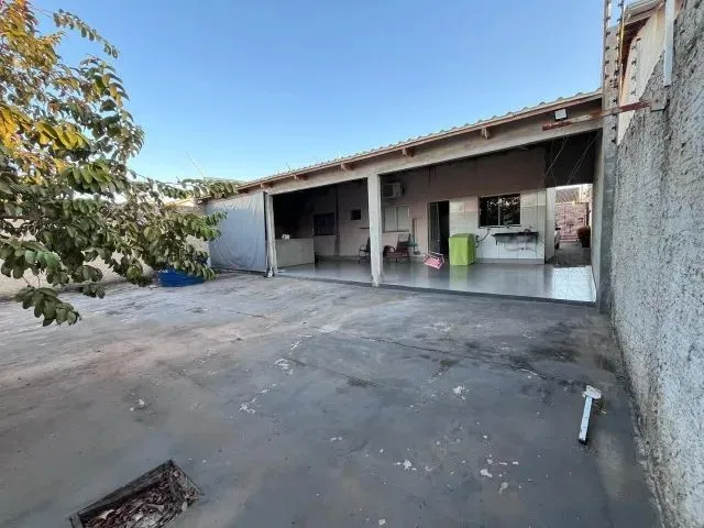 Imagem 3: Casa de 3 Quartos Valor 320 M2 com Varanda nos Fundos Quintal de 12*3