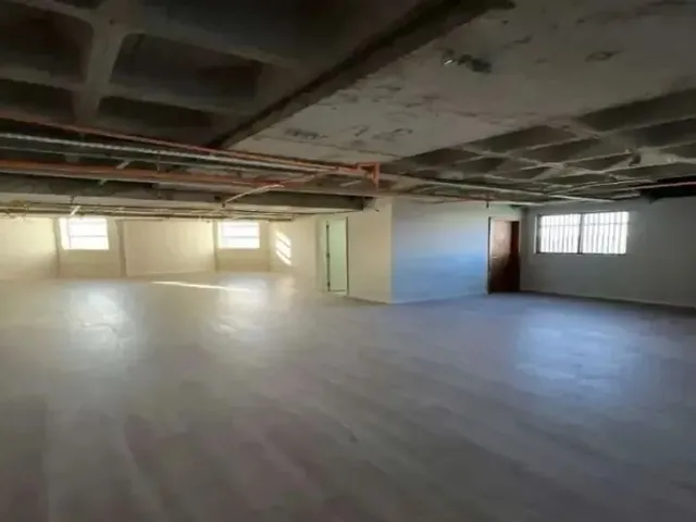 Imagem: Comercial para Vender e Alugar em Rua Pública