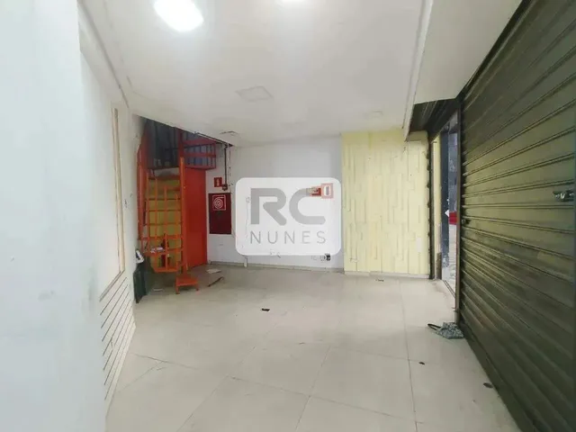 Imagem: Loja Comercial com Dois Pavimentos e Cerca