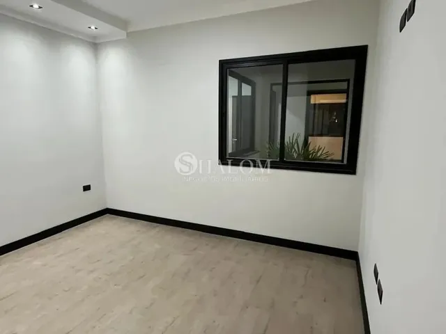 Imagem 15: Casa À Venda em Maringá, Jardim Verônica, com 3 Suítes, com 182.5 M²