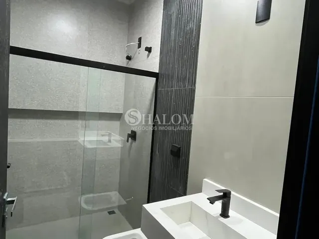 Imagem 13: Casa À Venda em Maringá, Jardim Verônica, com 3 Suítes, com 182.5 M²
