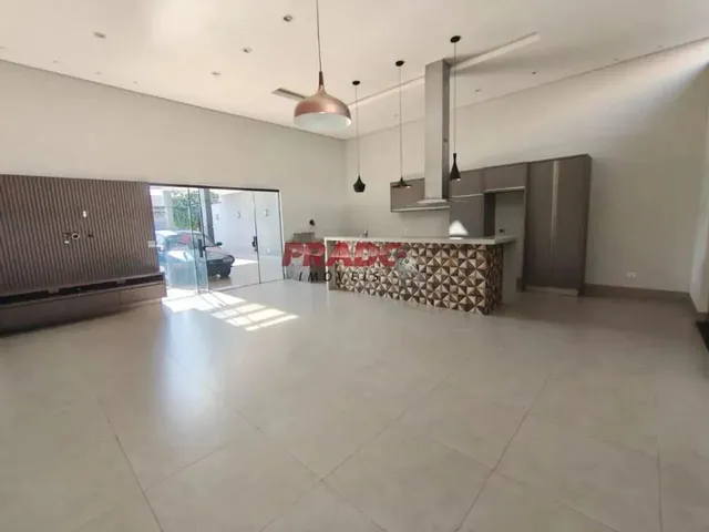 Imagem 5: Casa À Venda em Maringá, Jardim Munique, com 2 Suítes, com 163 M²