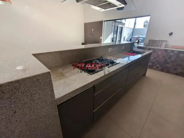 Imagem 4: Casa À Venda em Maringá, Jardim Munique, com 2 Suítes, com 163 M²