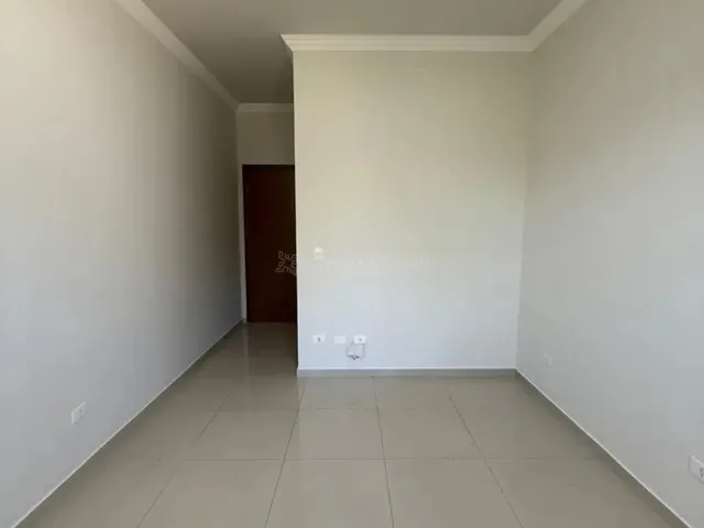 Imagem 2: Casa no Jardim Alvorada - 3 Quartos, Suíte, Churasqueira e Amplo Terreno - Maringá-Pr
