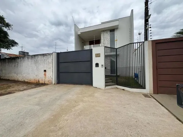 Imagem 12: Sobrado À Venda em Maringá, Zona 06, com 3 Quartos, com 226.06 M²