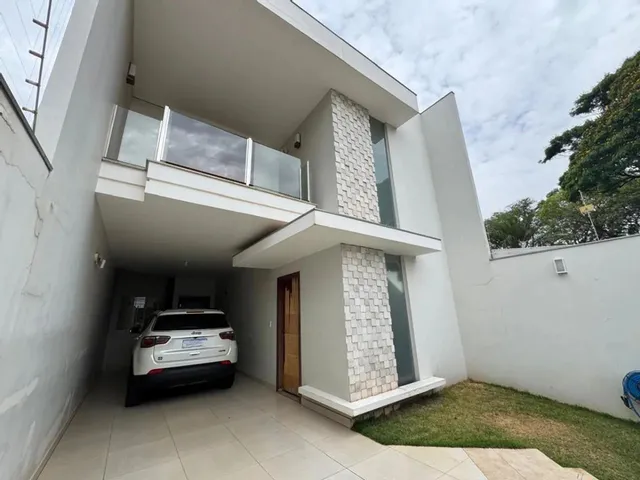 Imagem 2: Sobrado À Venda em Maringá, Zona 06, com 3 Quartos, com 226.06 M²
