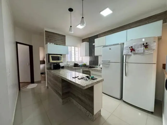 Imagem 5: Sobrado À Venda em Maringá, Zona 06, com 3 Quartos, com 226.06 M²