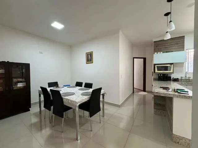 Imagem 13: Sobrado À Venda em Maringá, Zona 06, com 3 Quartos, com 226.06 M²