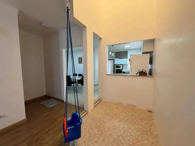 Imagem 4: Sobrado À Venda em Maringá, Zona 06, com 3 Quartos, com 226.06 M²
