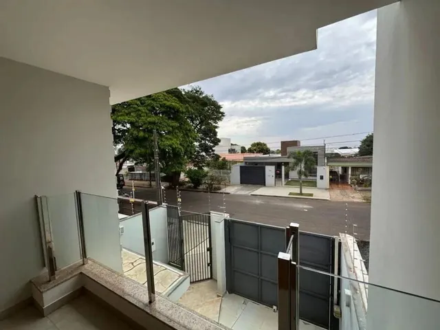 Imagem 14: Sobrado À Venda em Maringá, Zona 06, com 3 Quartos, com 226.06 M²