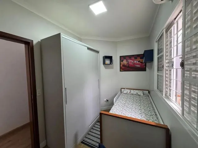 Imagem 3: Sobrado À Venda em Maringá, Zona 06, com 3 Quartos, com 226.06 M²