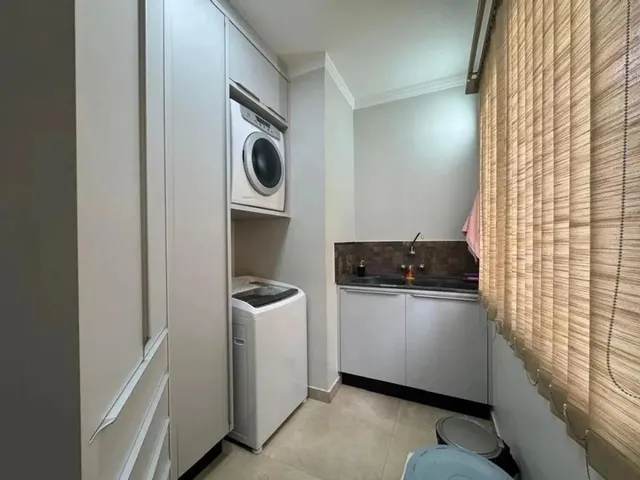 Imagem 8: Sobrado À Venda em Maringá, Zona 06, com 3 Quartos, com 226.06 M²