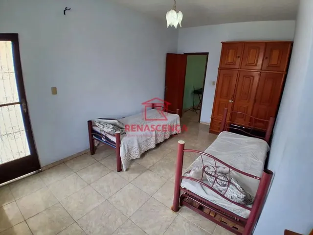 Imagem 2: Casa com 4 Quartos em Realengo