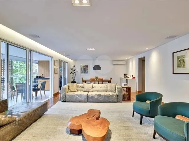 Imagem: Apartamento com 4 Quartos À Venda, 241M²