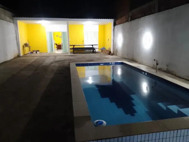 Imagem: A casa possui 3 Dormitórios, 1 Banheiro, Acomodam 20