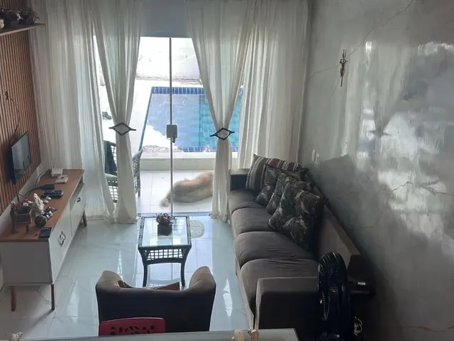 Imagem: A casa possui 3 Dormitórios, Acomodam 10 pessoas, 2 Vagas
