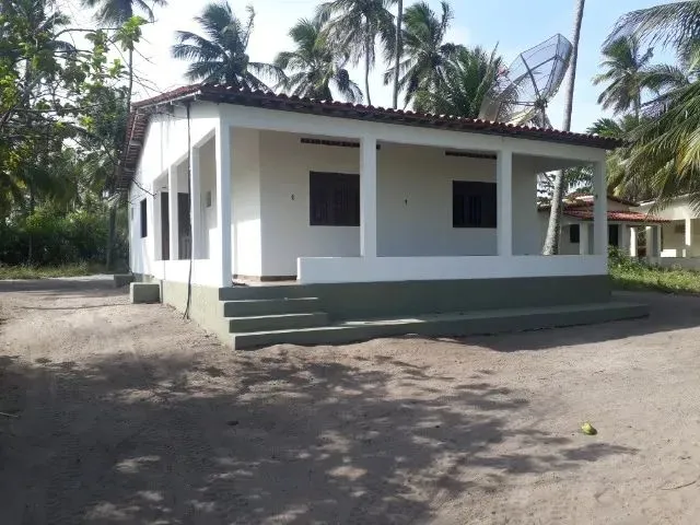 Imagem: A casa possui 3 Dormitórios, Acomodam 10 pessoas, 2 Vagas